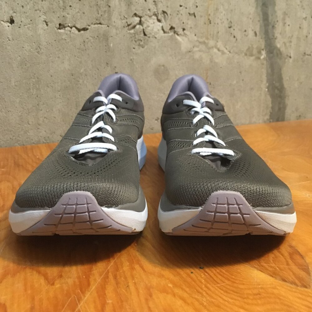 TOPO ATHLETIC PHANTOM 2 Womens Running Shoes Size 9 GREY/LILAC NO BOX EUC